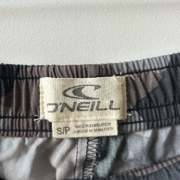 O’Neill Oversized high-waisted black and grey camo pants. - Picture 4 of 4